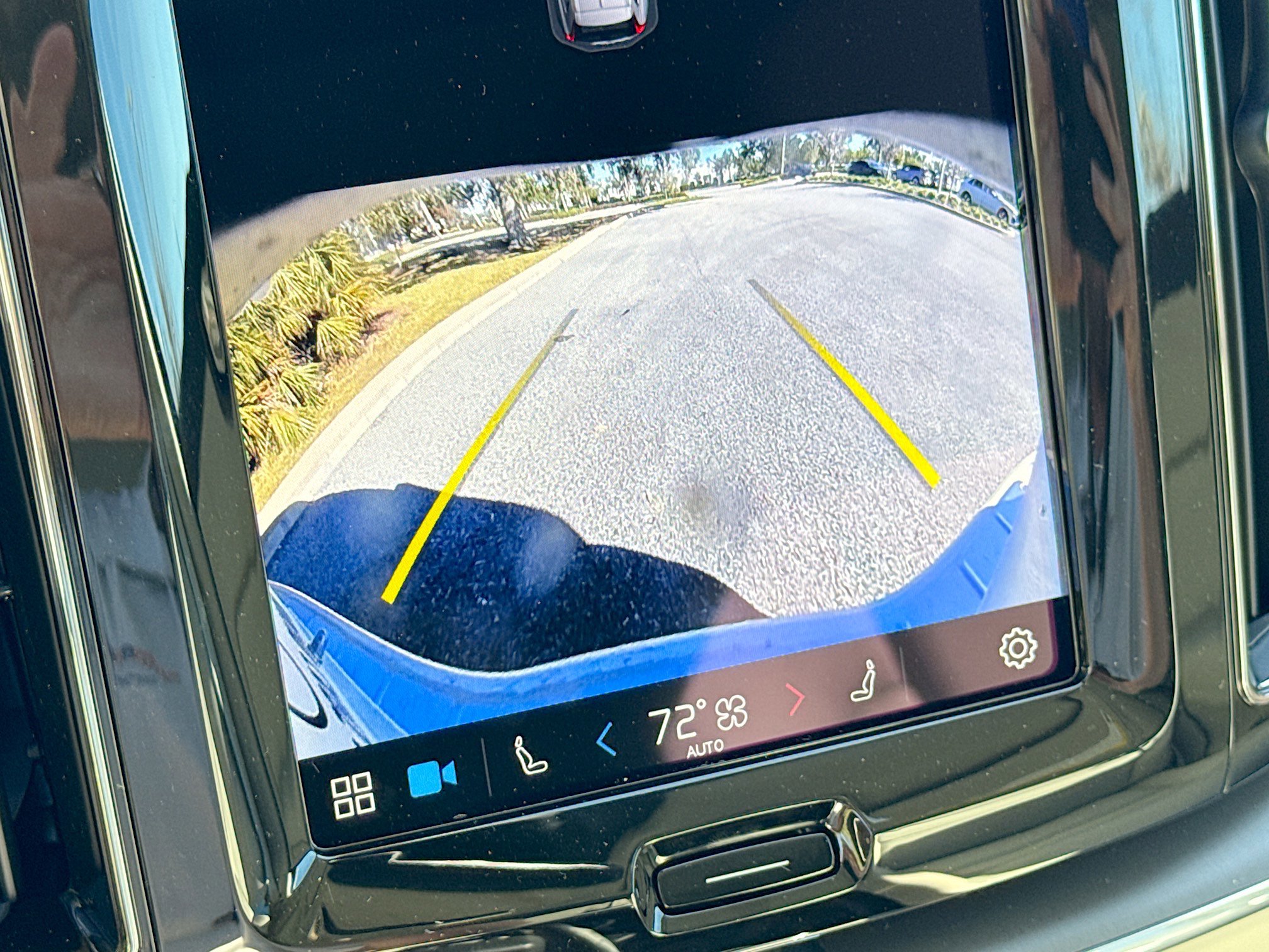 2025 Volvo XC60 B5 Core photo 3