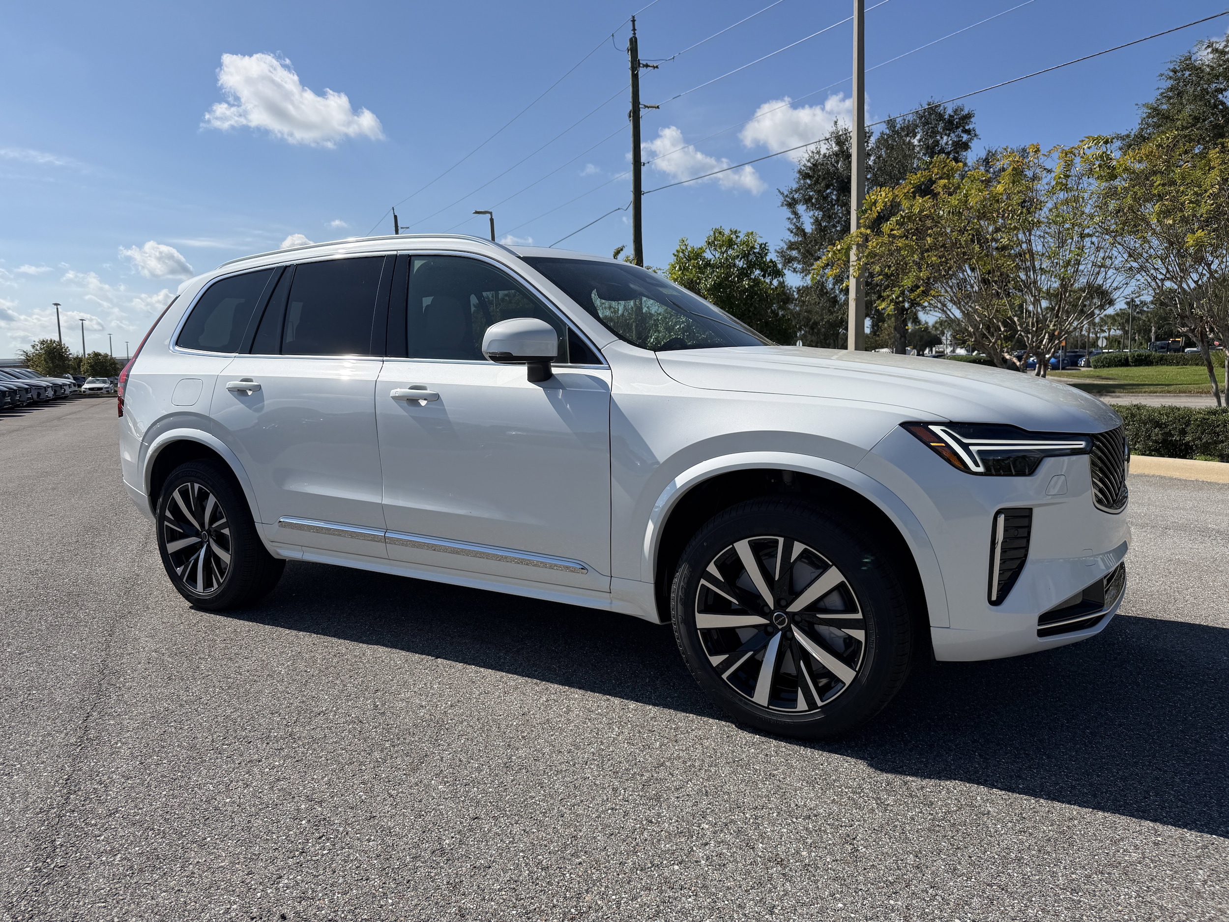 2026 Volvo XC90 Core's photo