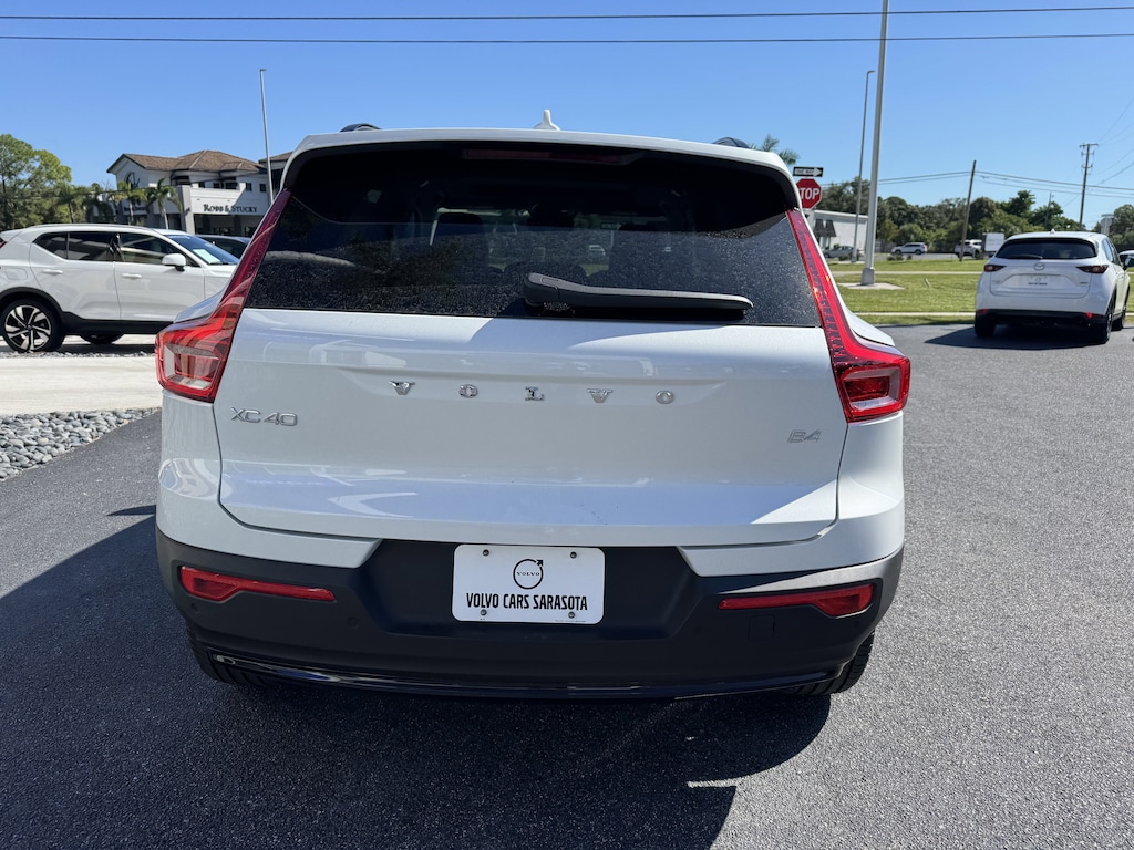 New 2026 Volvo XC40 B4 Core SUV