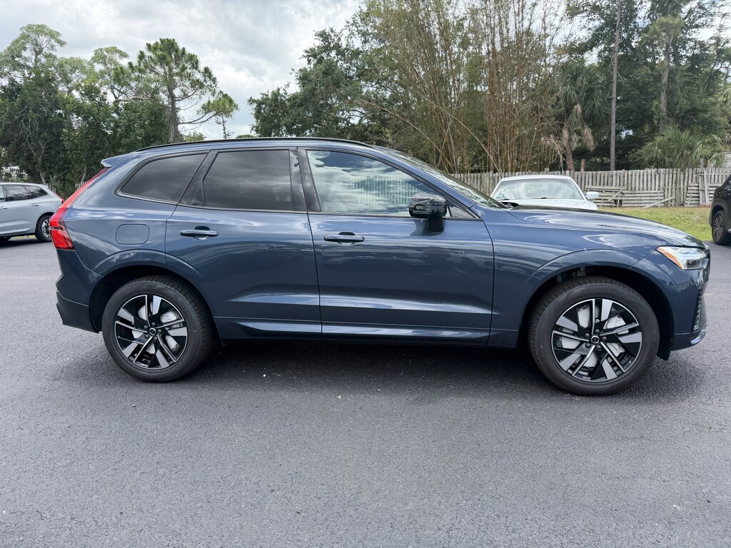New 2026 Volvo XC60 plug-in hybrid T8 Core SUV