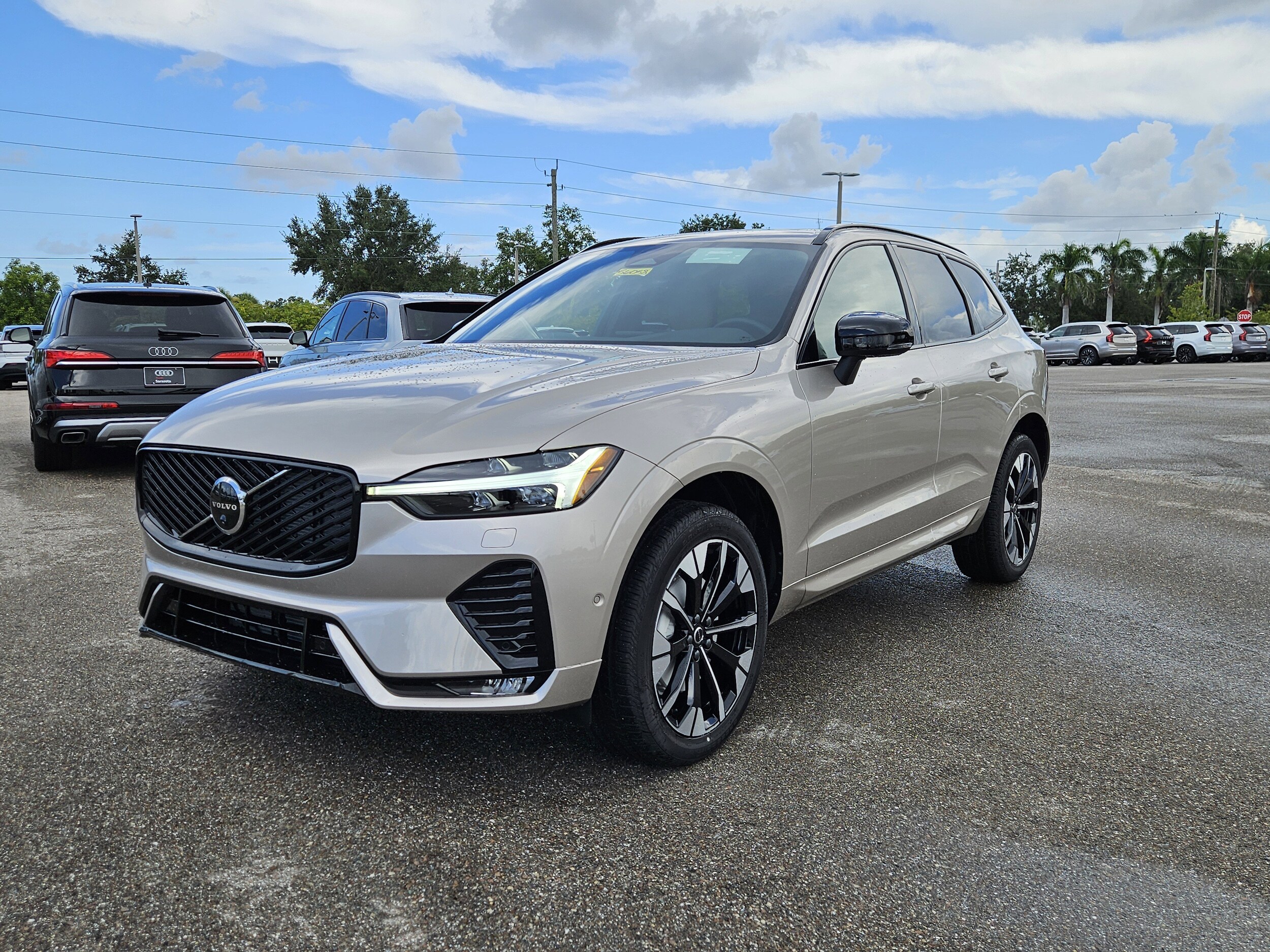 2026 Volvo XC60 B5 Plus photo 3