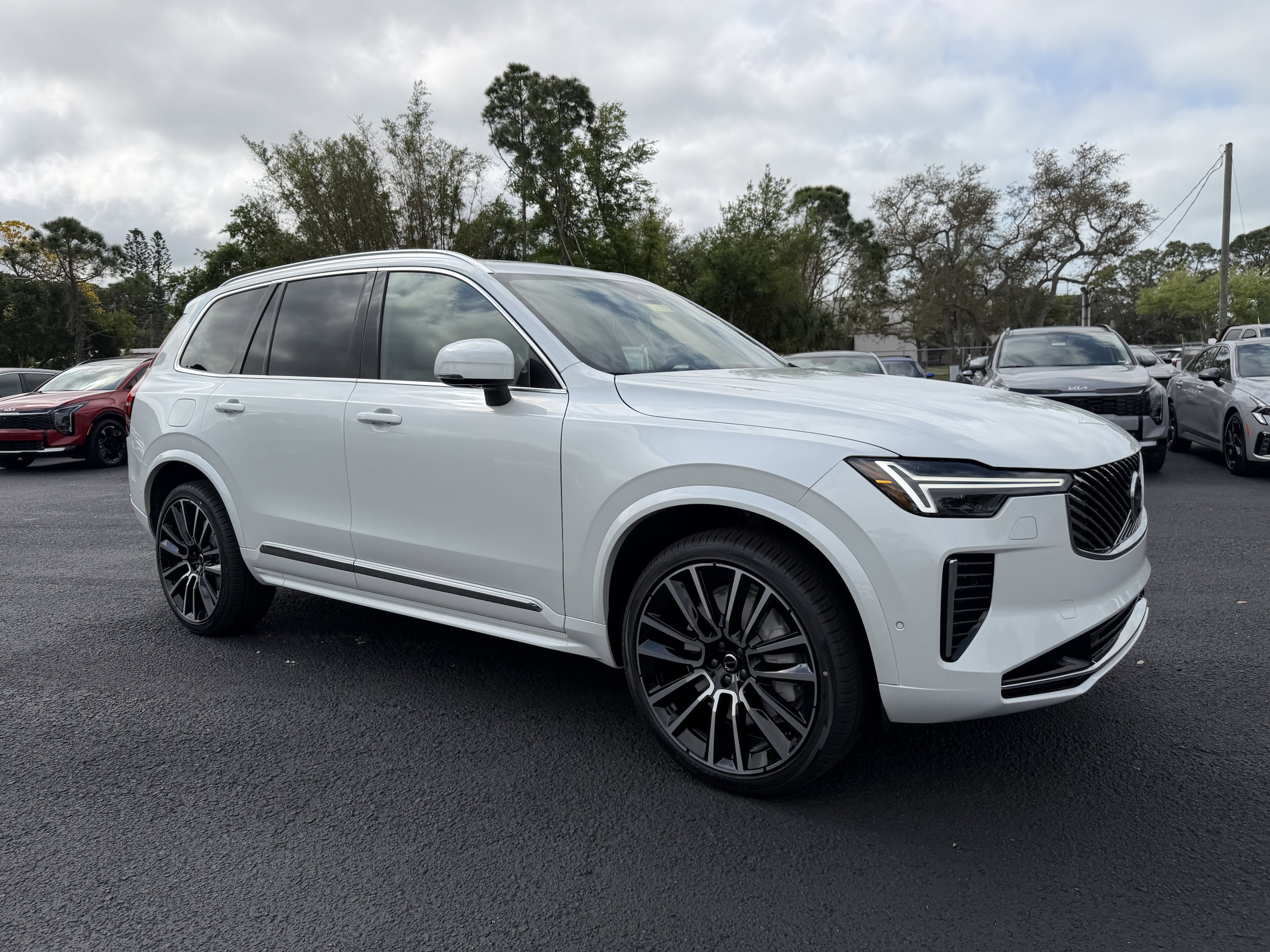 2026 Volvo XC90 B5 Ultra Bright 4WD's photo