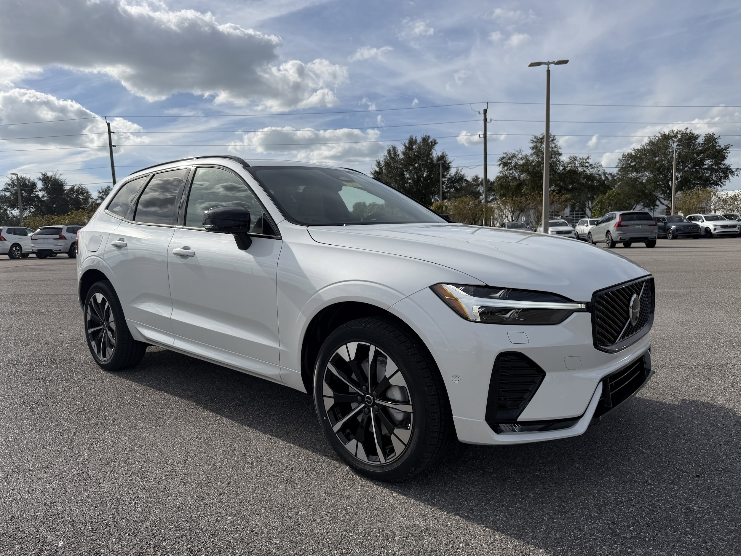 2026 Volvo XC60 Plus's photo