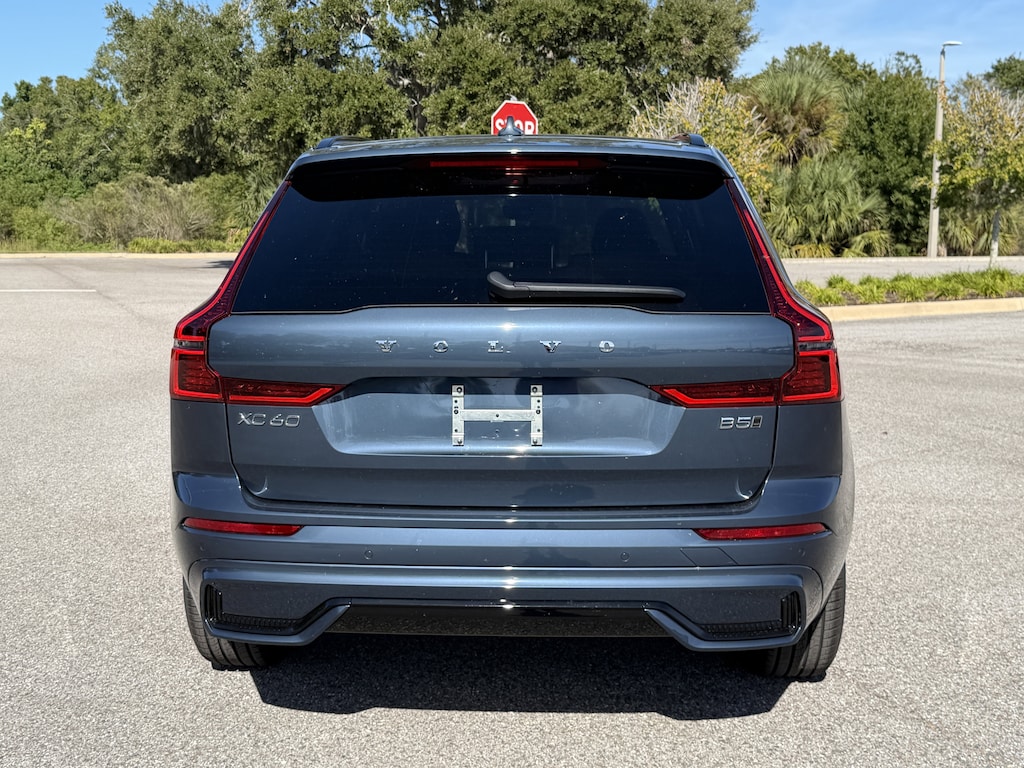 New 2026 Volvo XC60 B5 Core SUV