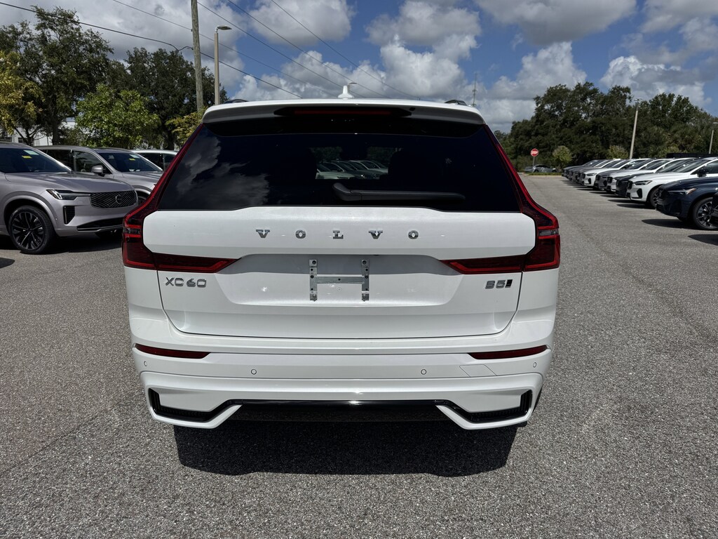 New 2026 Volvo XC60 B5 Core SUV