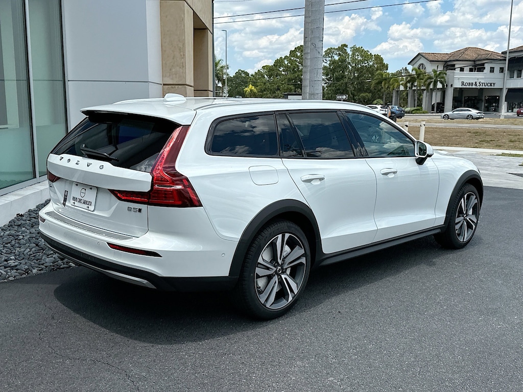 New 2024 Volvo V60 Cross Country For Sale at Volvo Cars Sarasota VIN