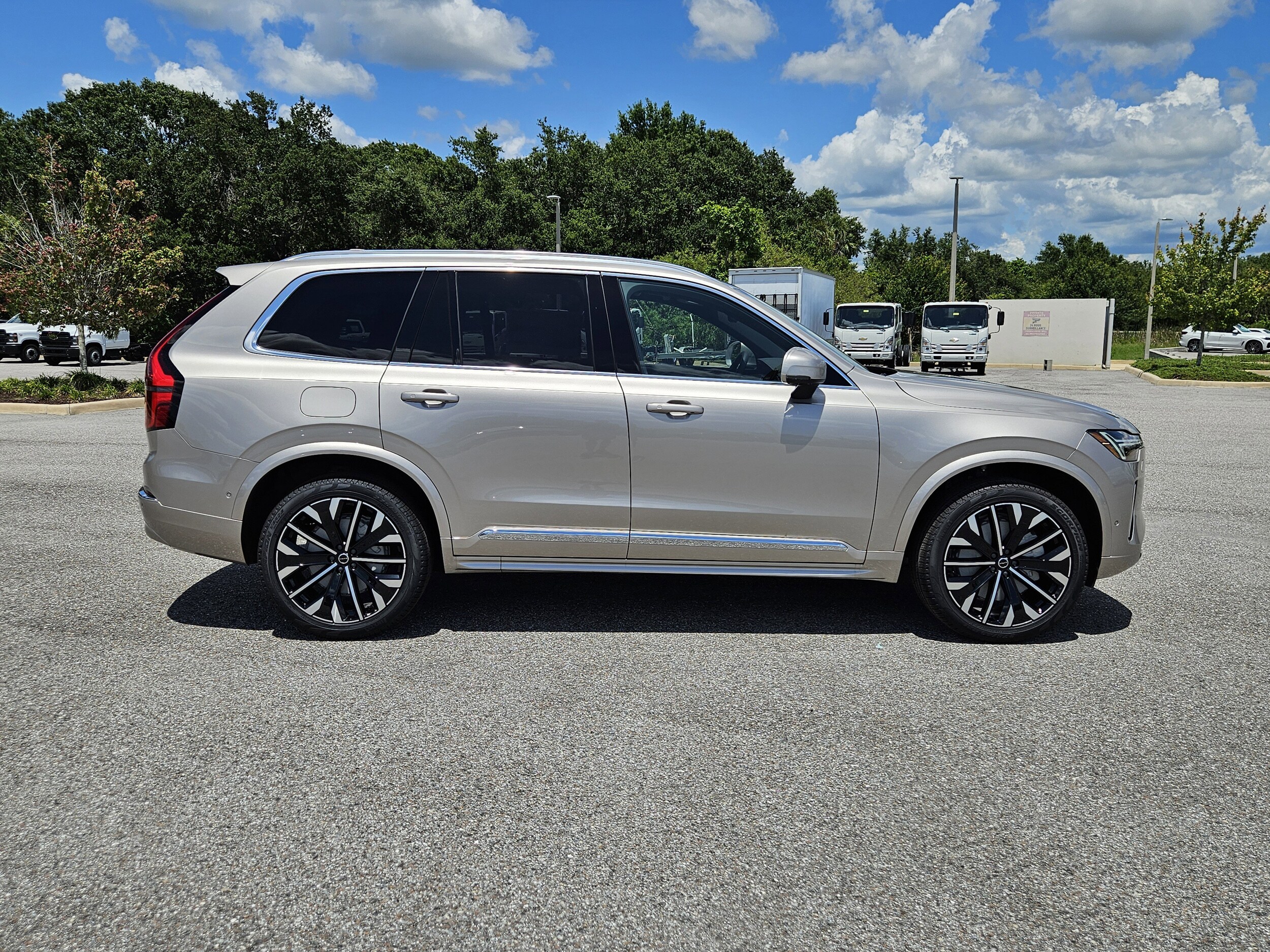 2026 Volvo XC90 Plus - Photo 8