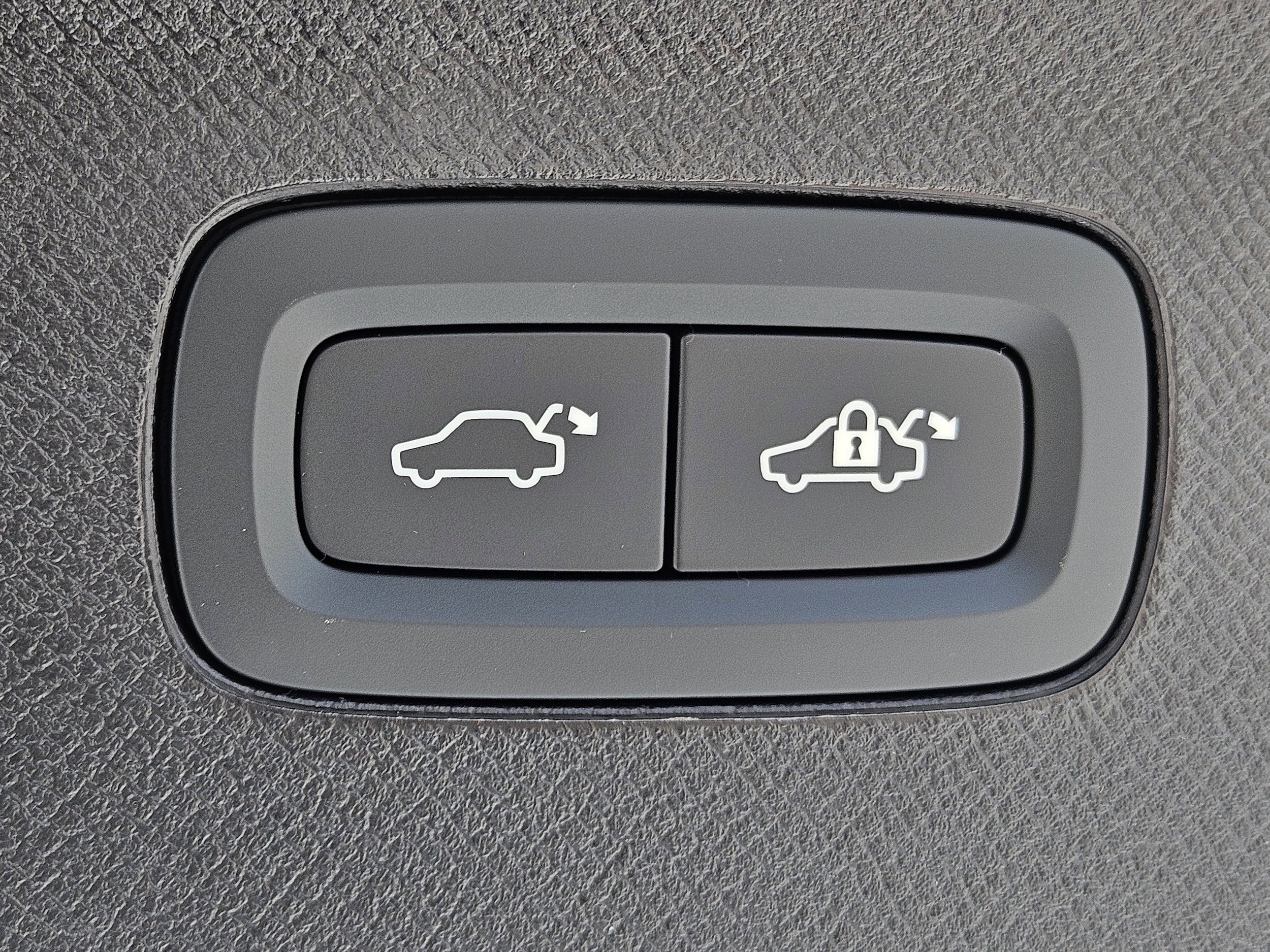 2026 Volvo XC90 Plus - Photo 13