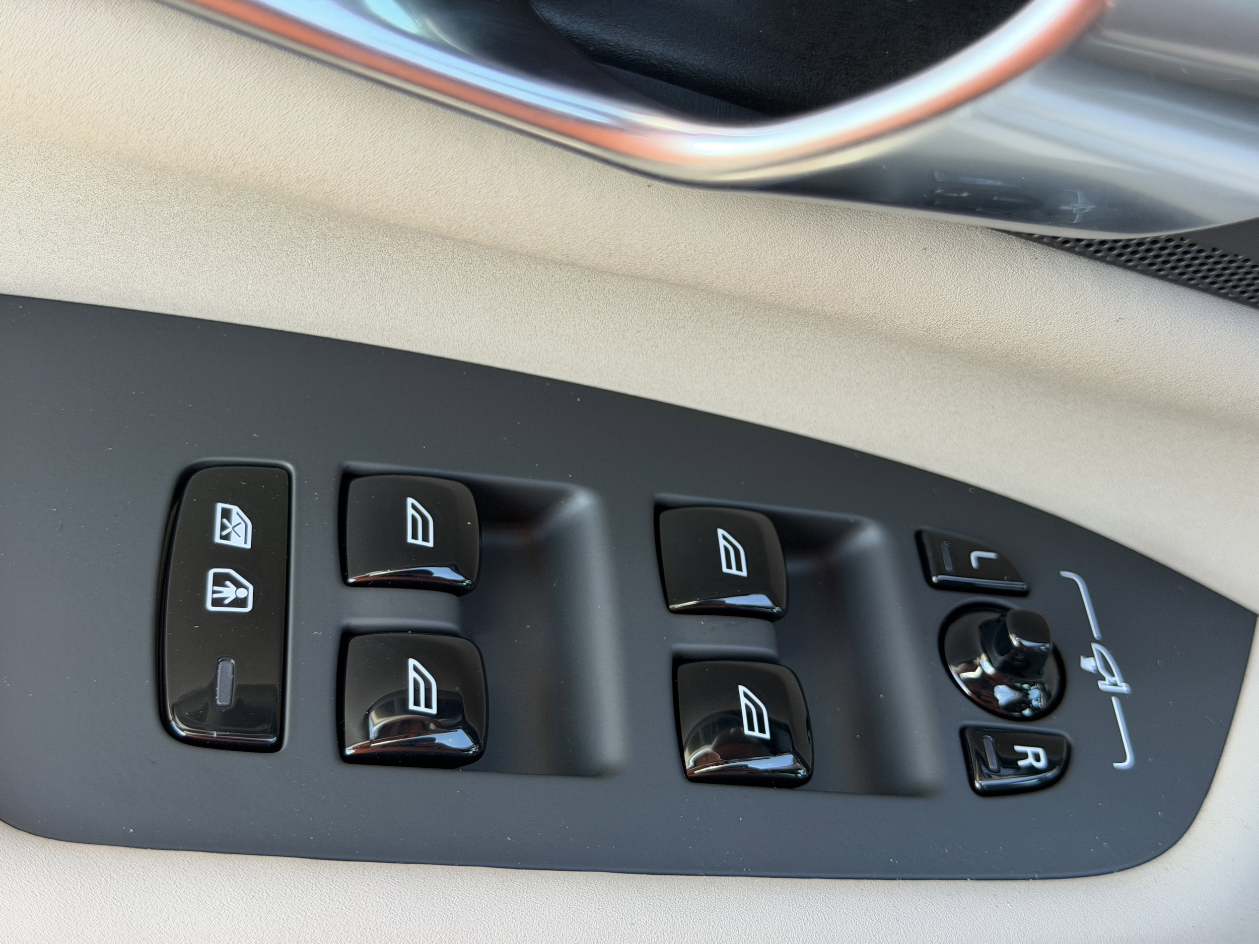 2026 Volvo XC90 Plus - Photo 16