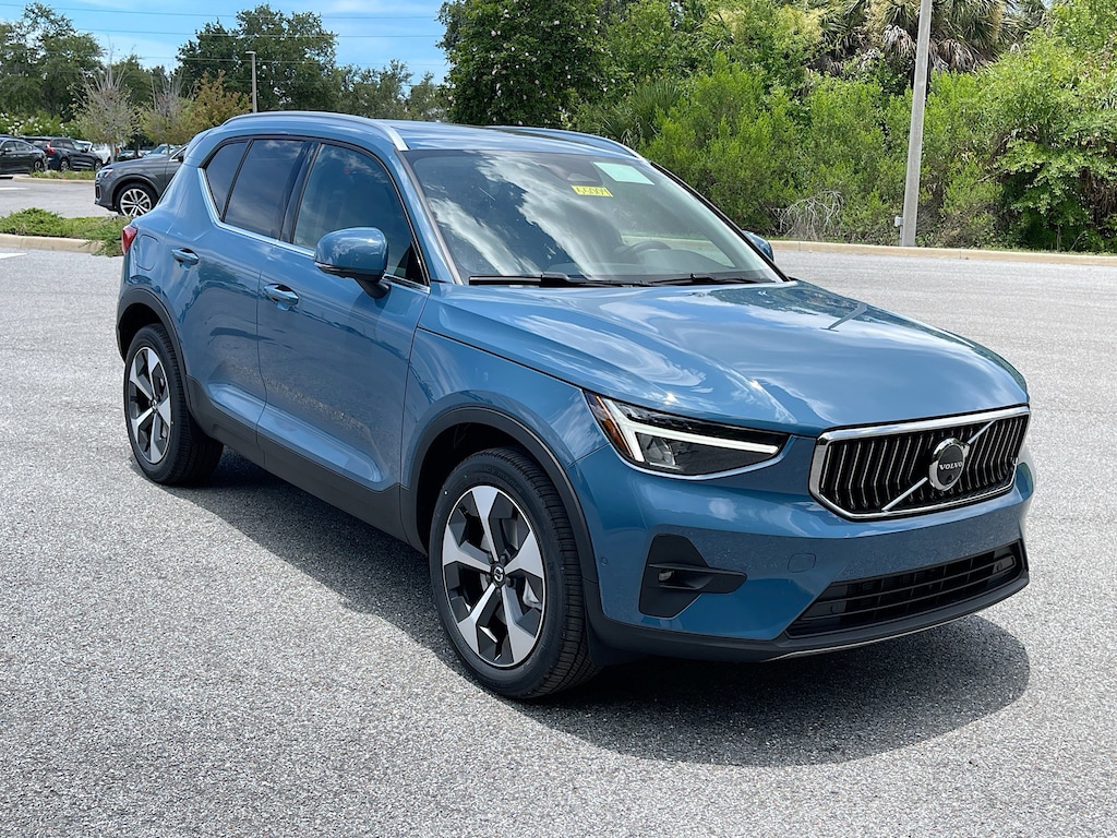 New 2025 Volvo XC40 B5 Plus Bright Theme SUV For Sale/Lease Sarasota FL VIN YV4L12UE9S2461522