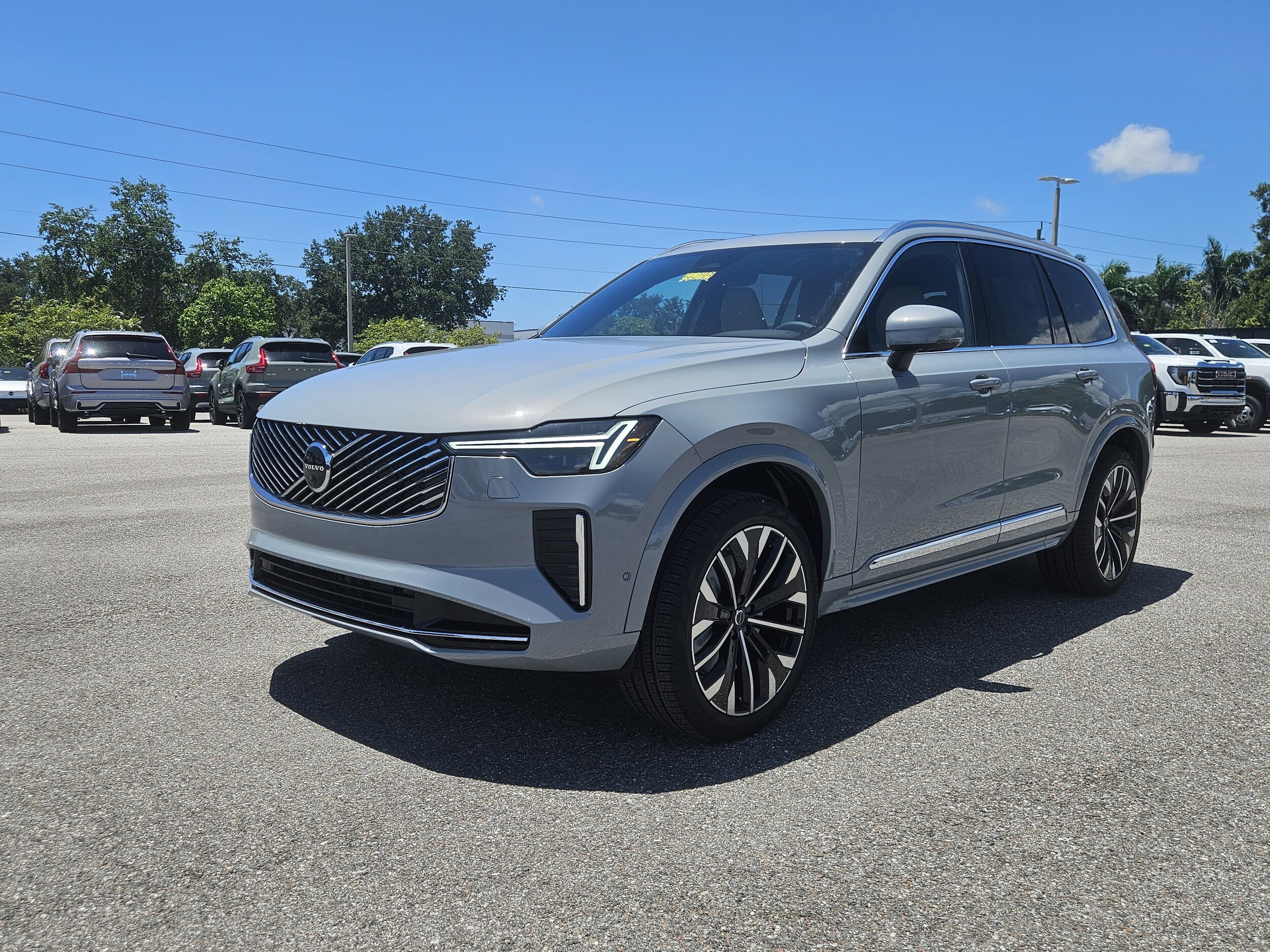 2026 Volvo XC90 Plus photo 3