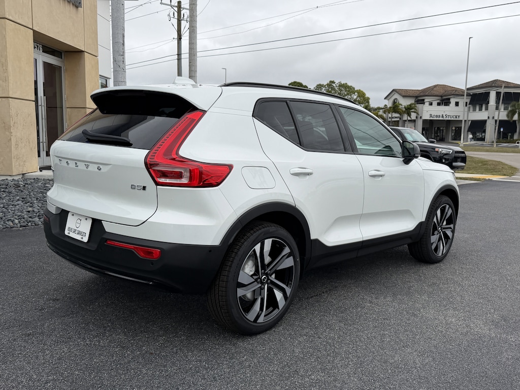 New 2026 Volvo XC40 B5 Ultra SUV