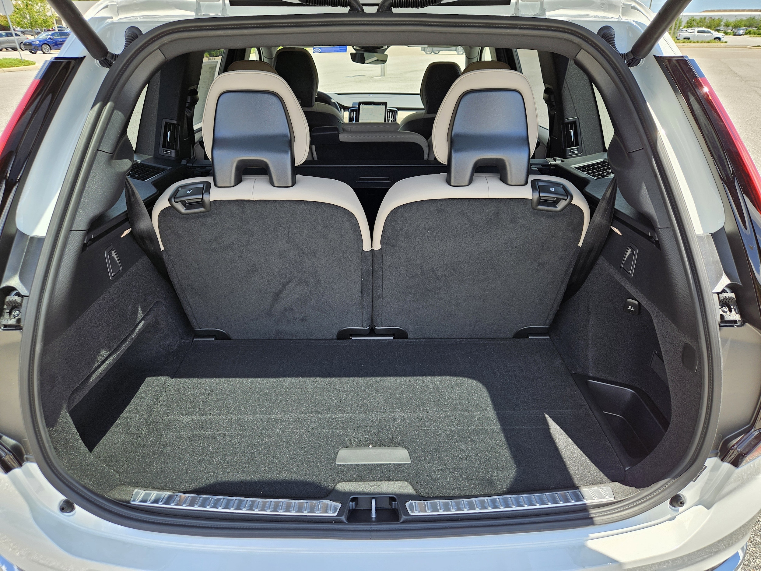 2026 Volvo XC90 Plus - Photo 12