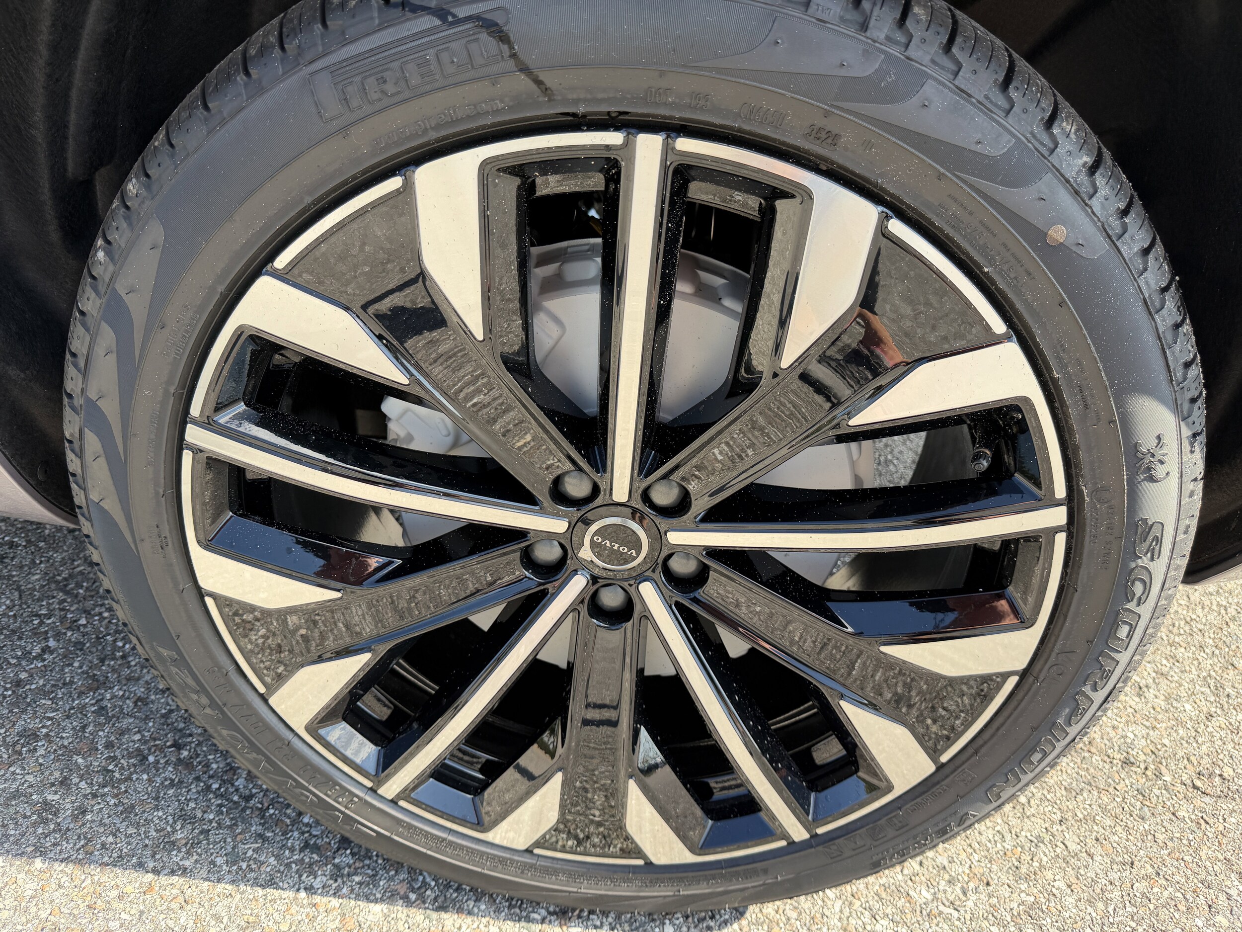 2026 Volvo XC90 Plus - Photo 26