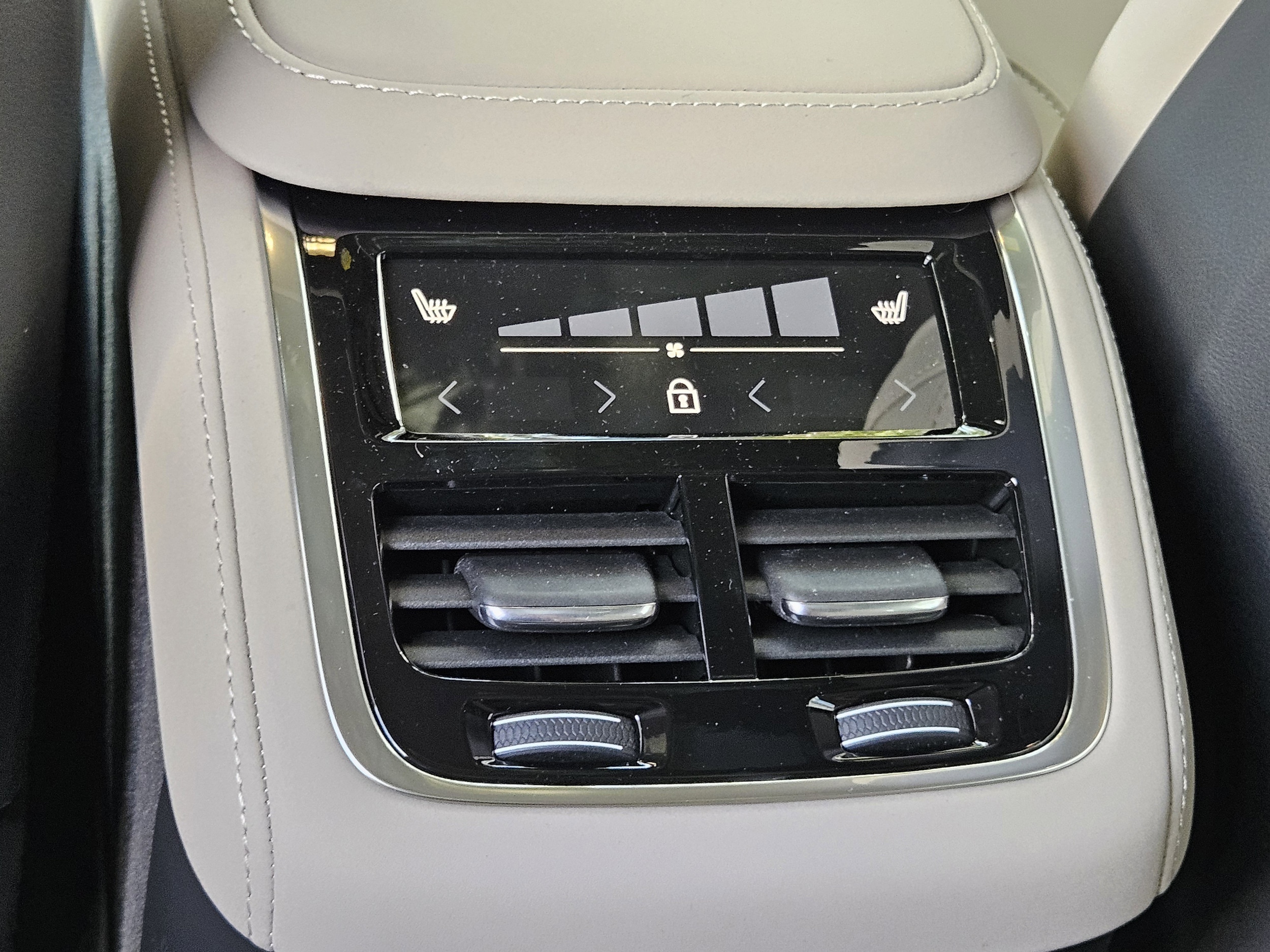 2026 Volvo XC90 Plus - Photo 20