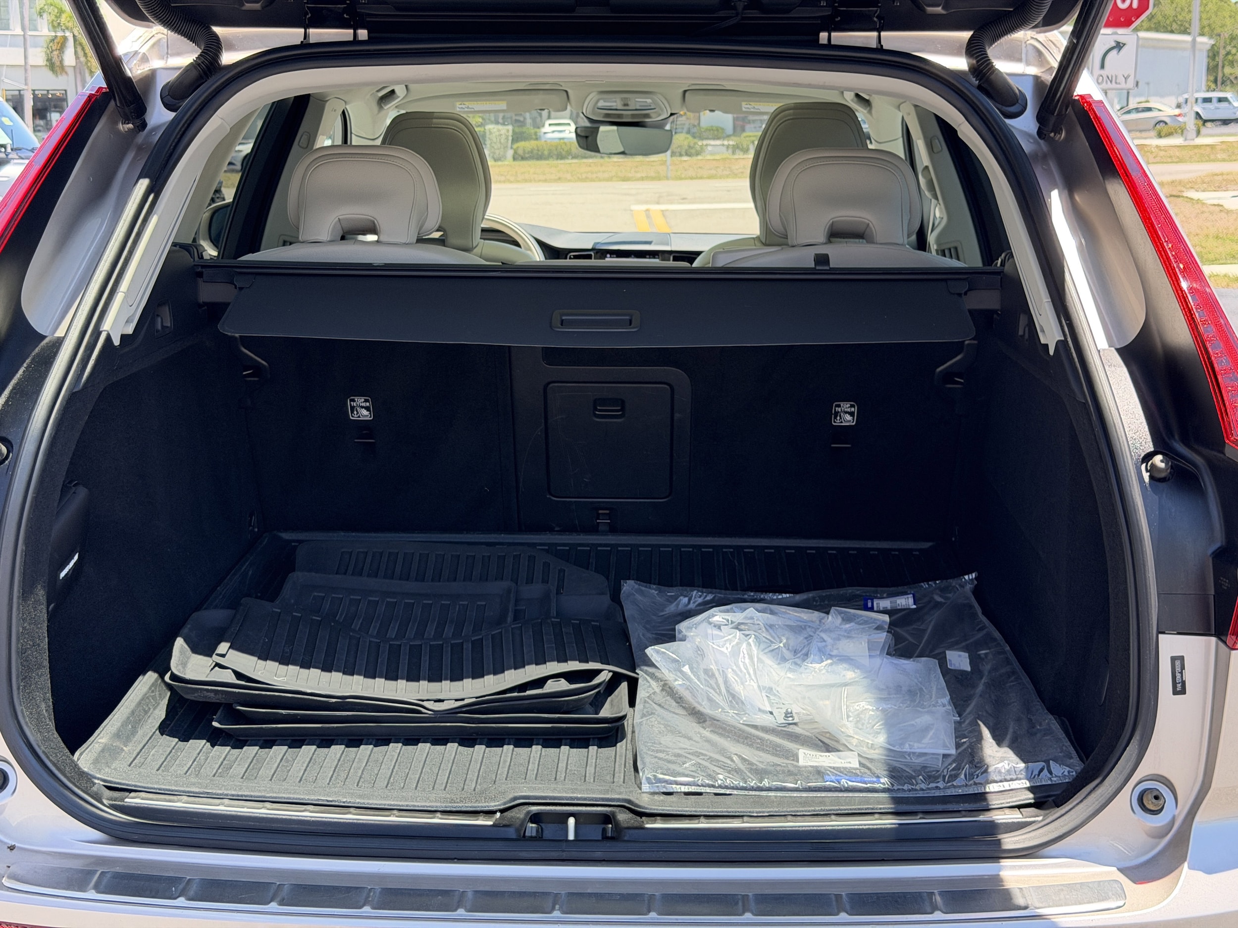 2023 Volvo XC60 Plus - Photo 10