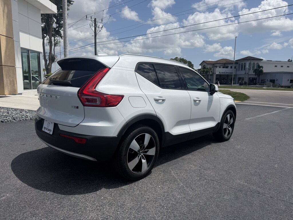 Used 2021 Volvo XC40 Momentum SUV