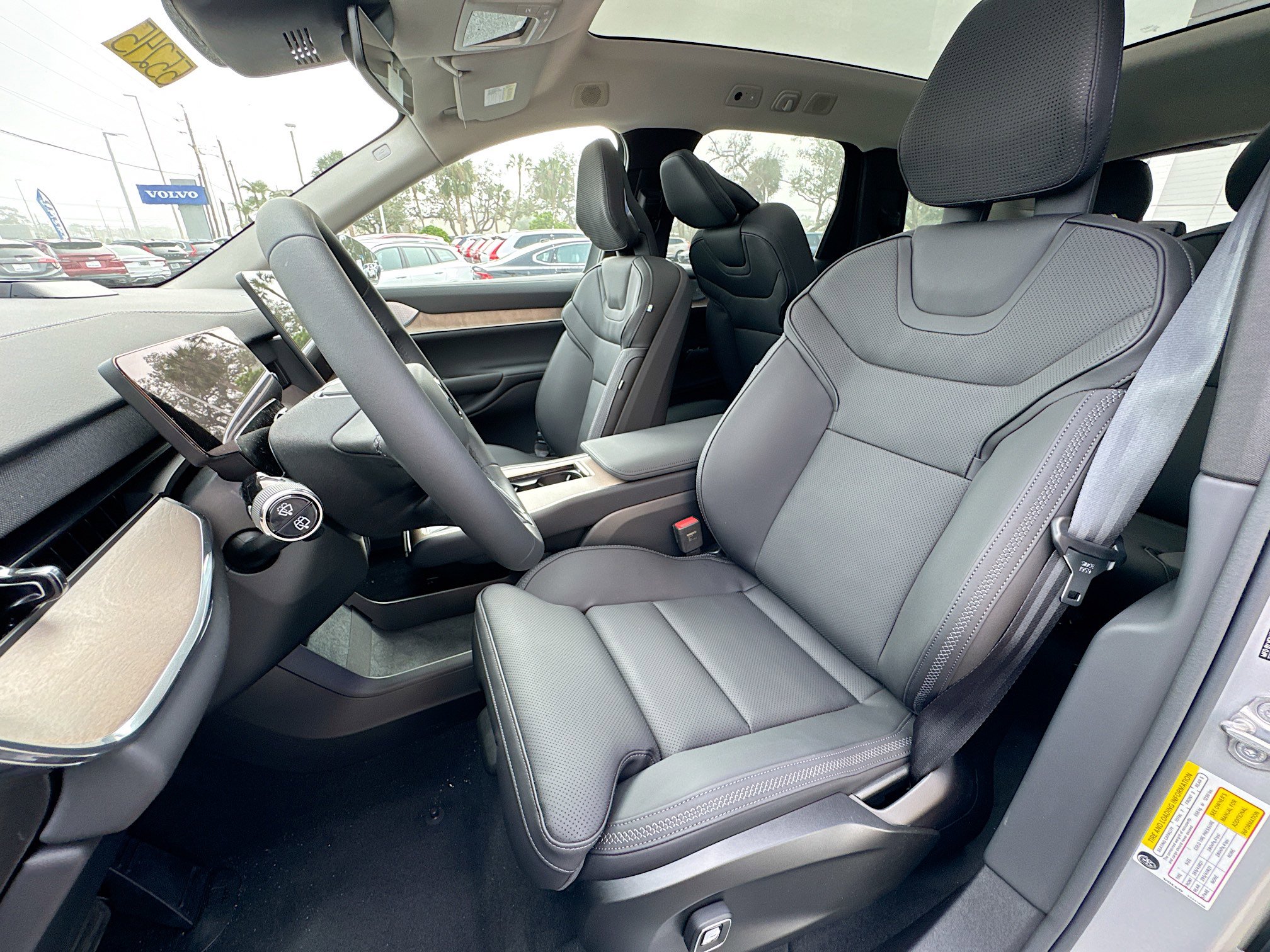 2025 Volvo EX90 Twin Motor Performance Ultra photo 2
