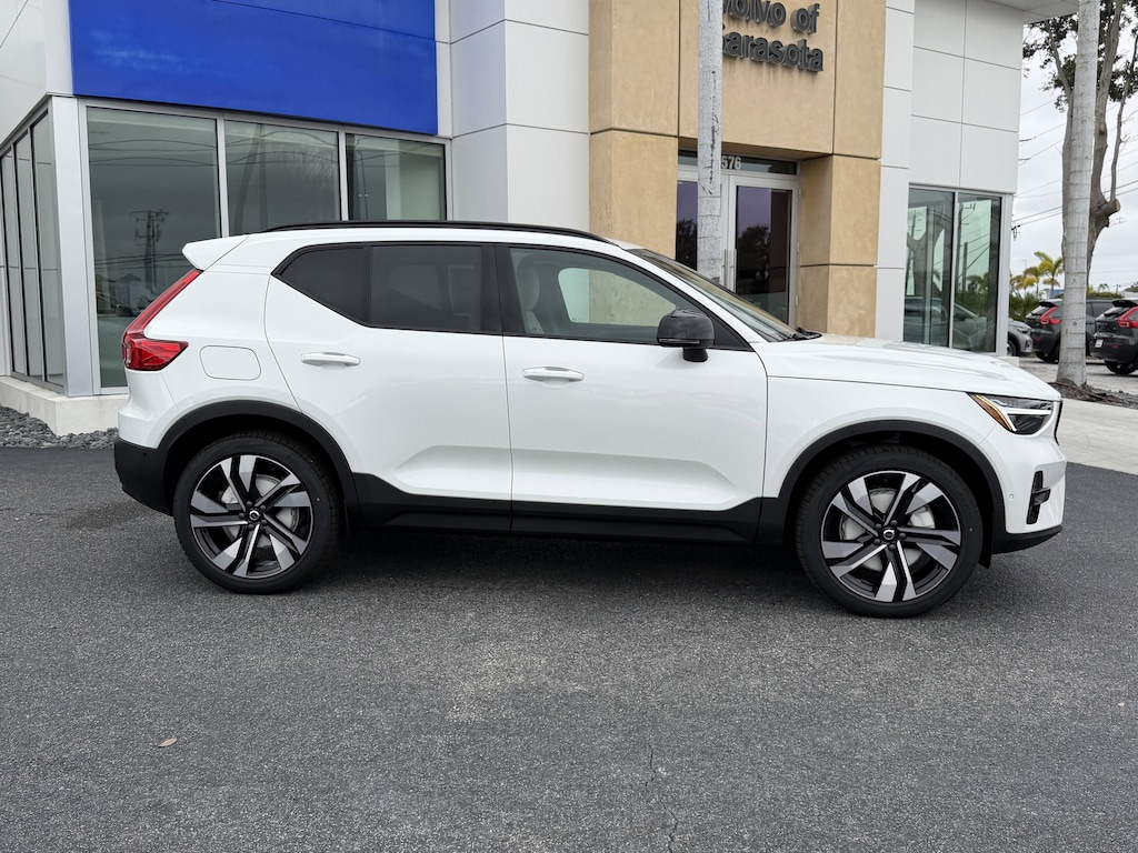 New 2026 Volvo XC40 B5 Ultra SUV