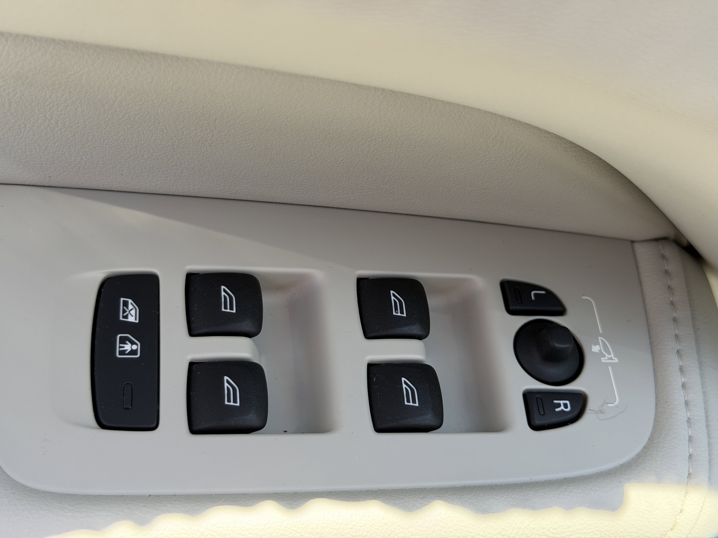 2023 Volvo XC60 Plus - Photo 18