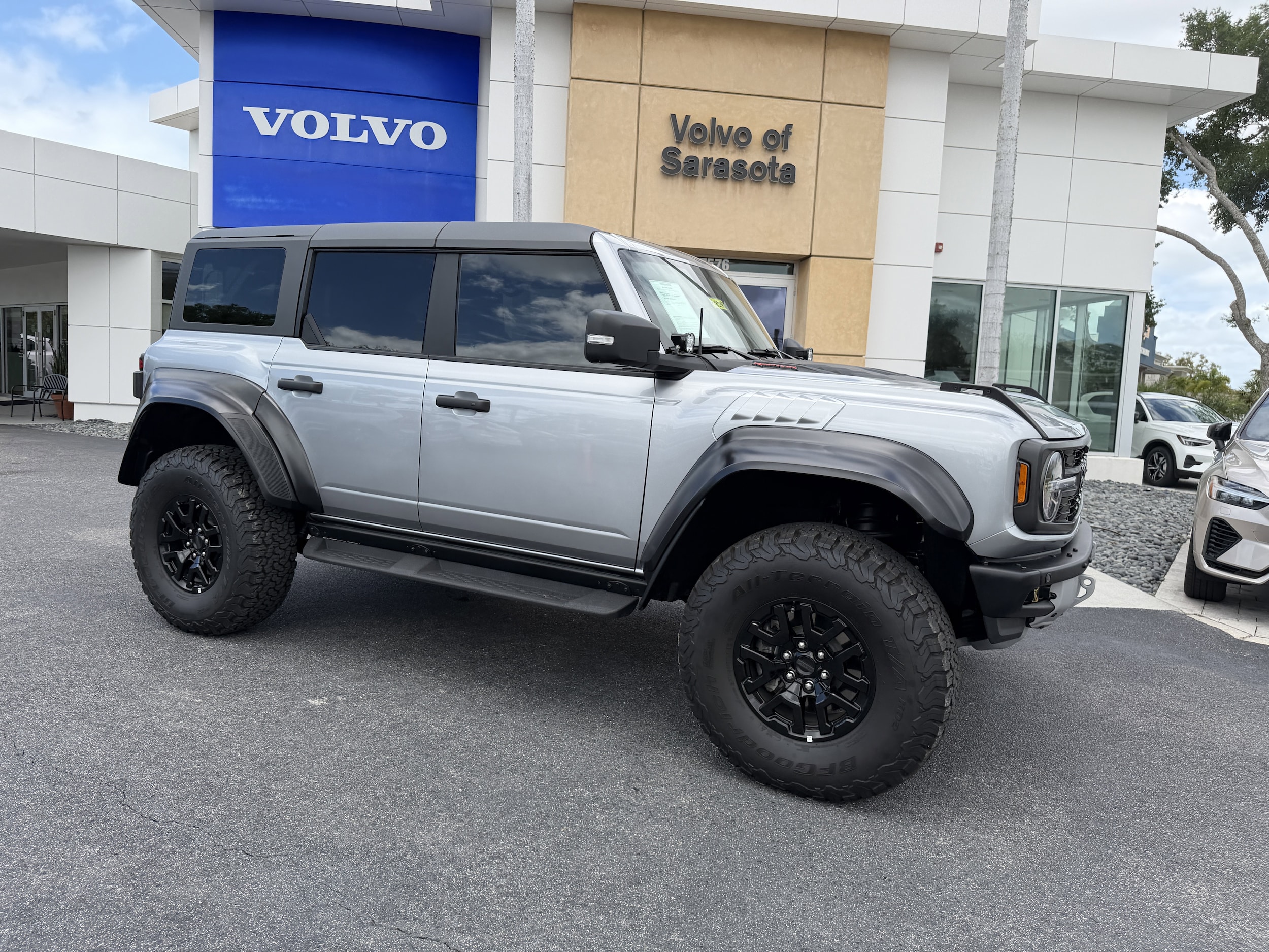 2023 Ford Bronco Raptor 4x4's photo