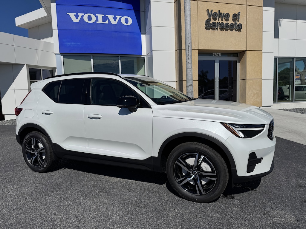 New 2026 Volvo XC40 B4 Core SUV