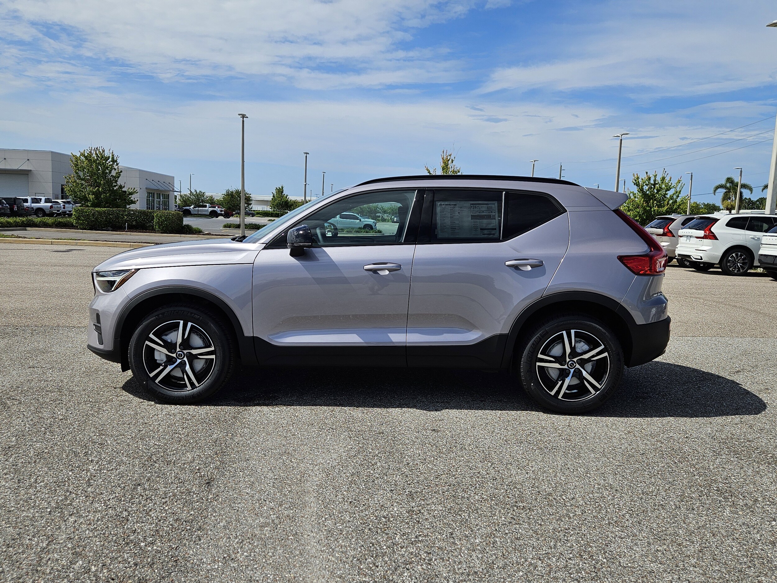 2026 Volvo XC40 Core photo 3
