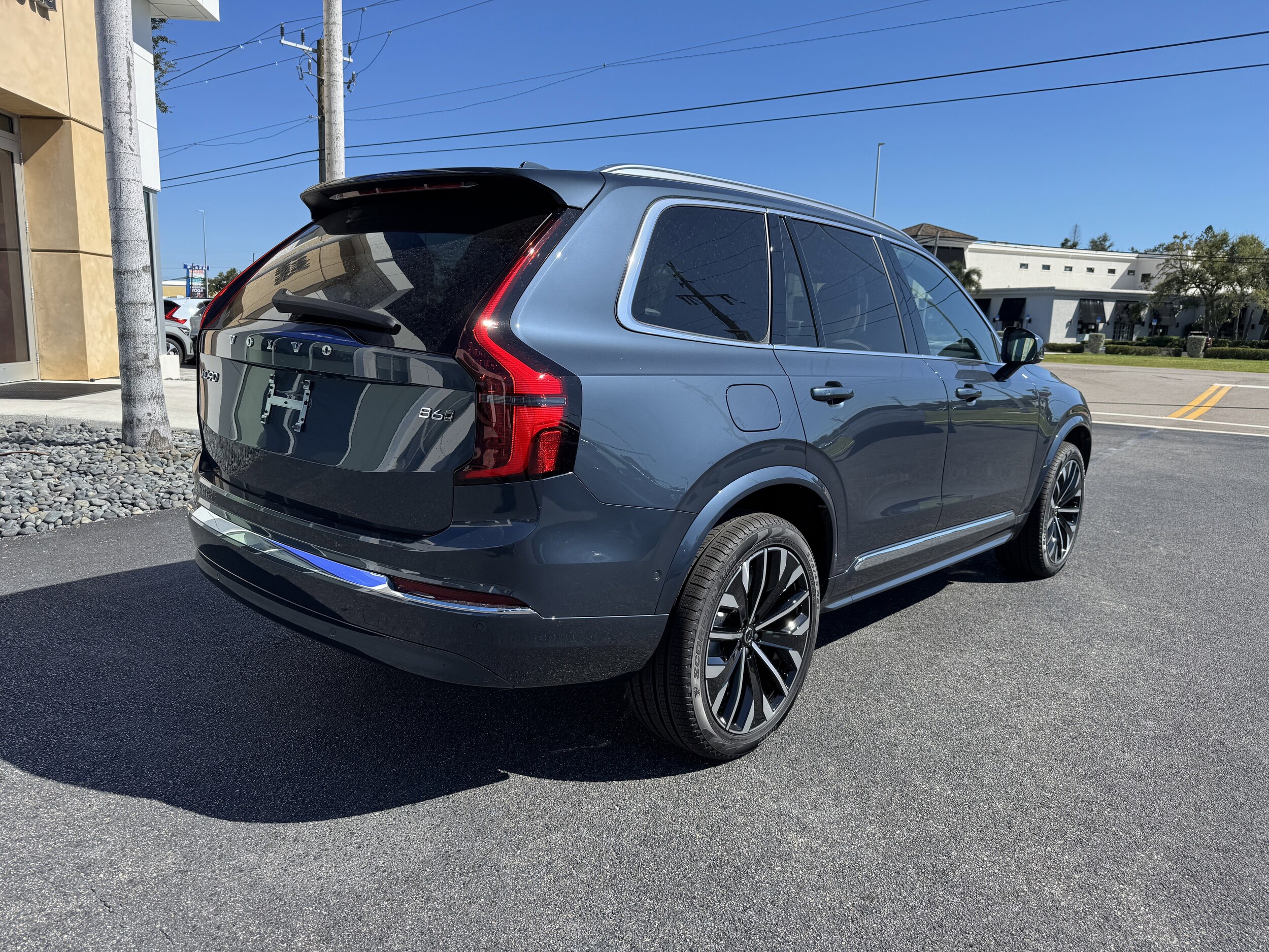 2026 Volvo XC90 Plus photo 3
