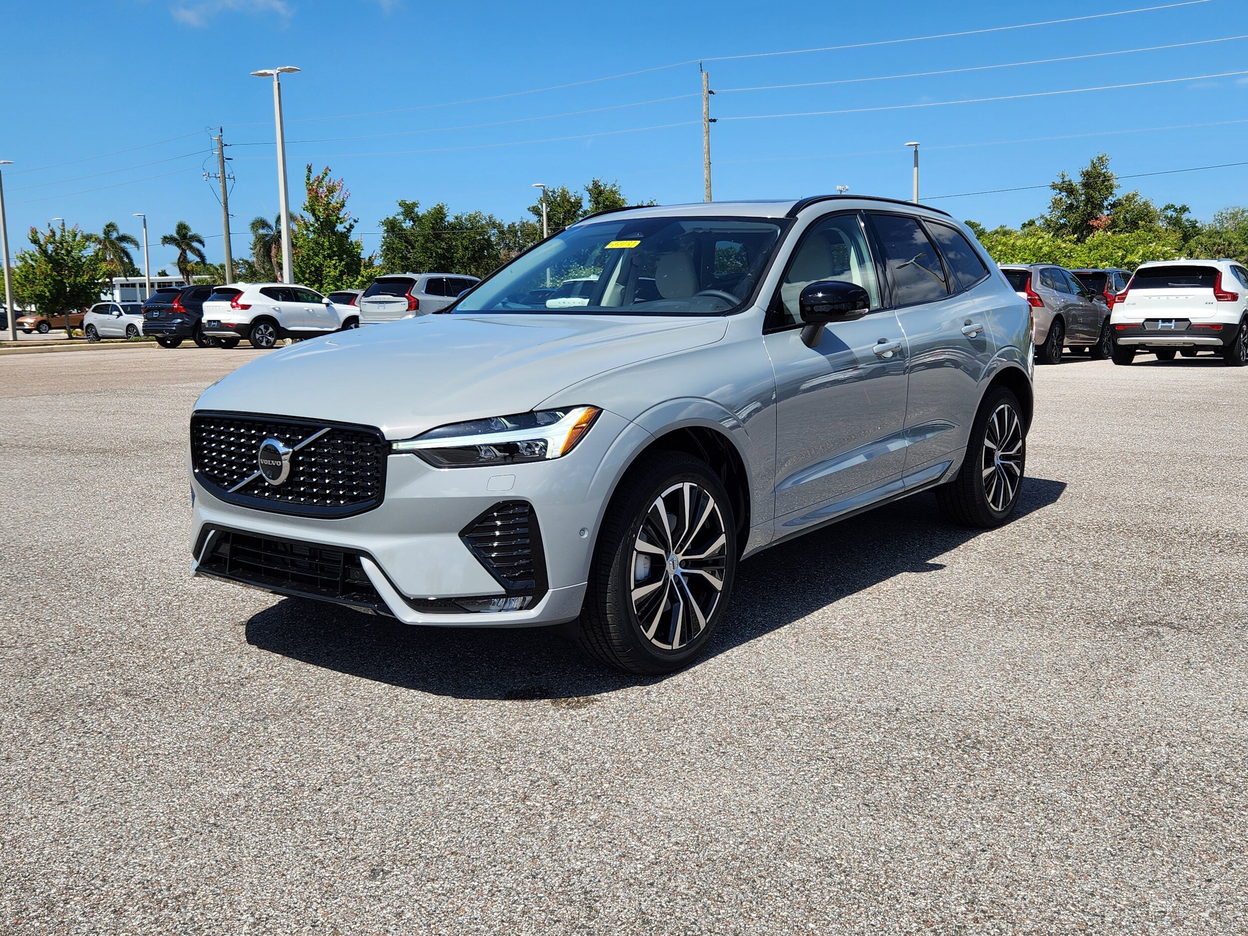 2025 Volvo XC60 B5 Plus photo 2