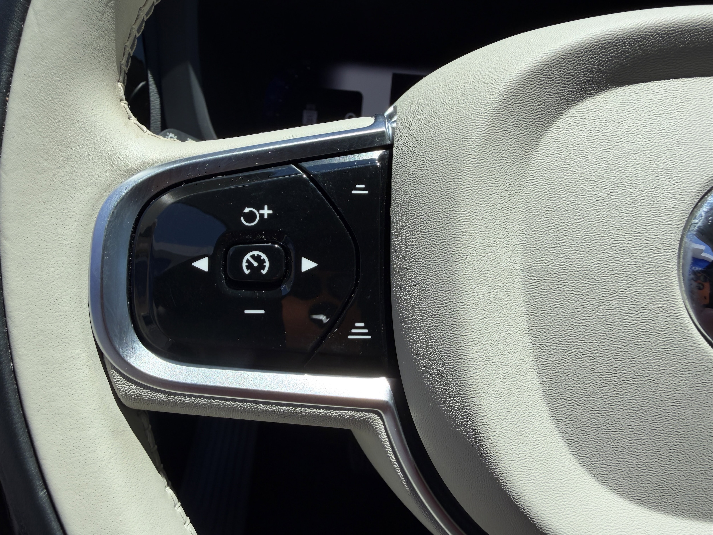 2023 Volvo XC60 Plus - Photo 28