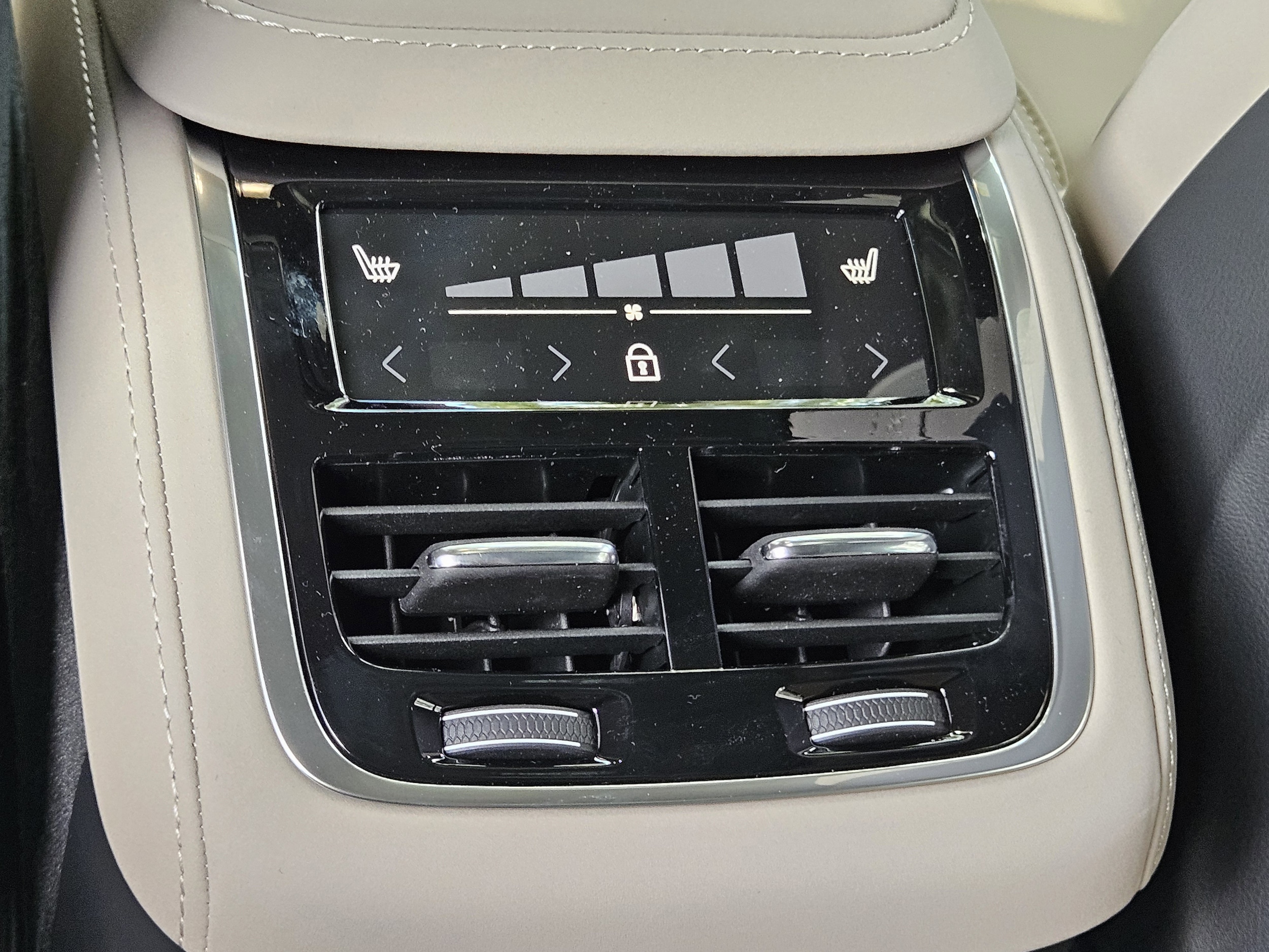 2026 Volvo XC90 Plus - Photo 20
