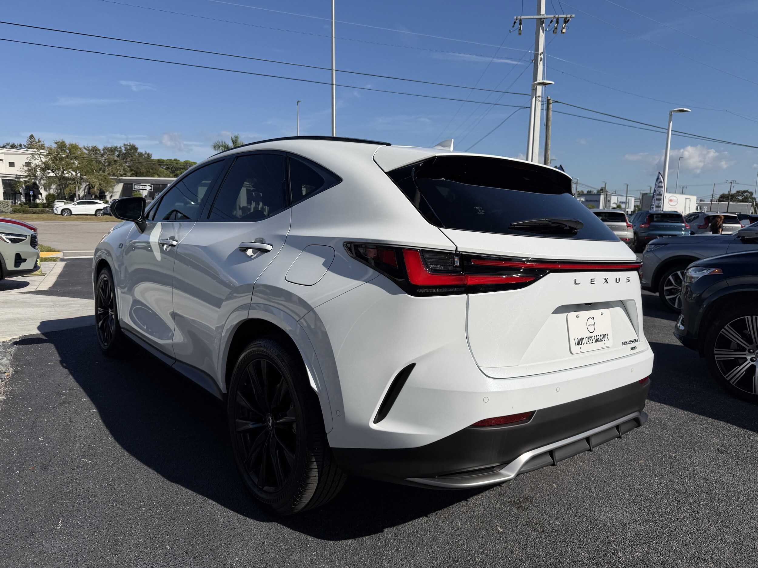2025 Lexus NX 450h+ F SPORT photo 4
