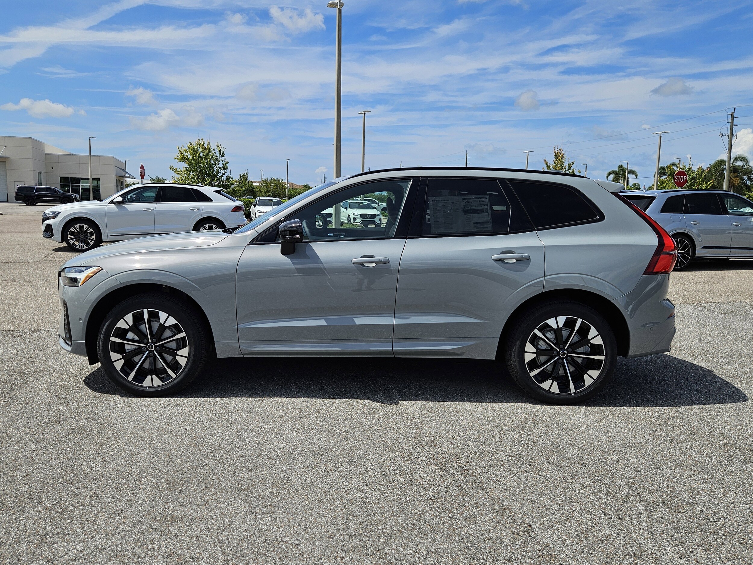 2026 Volvo XC60 B5 Plus photo 2