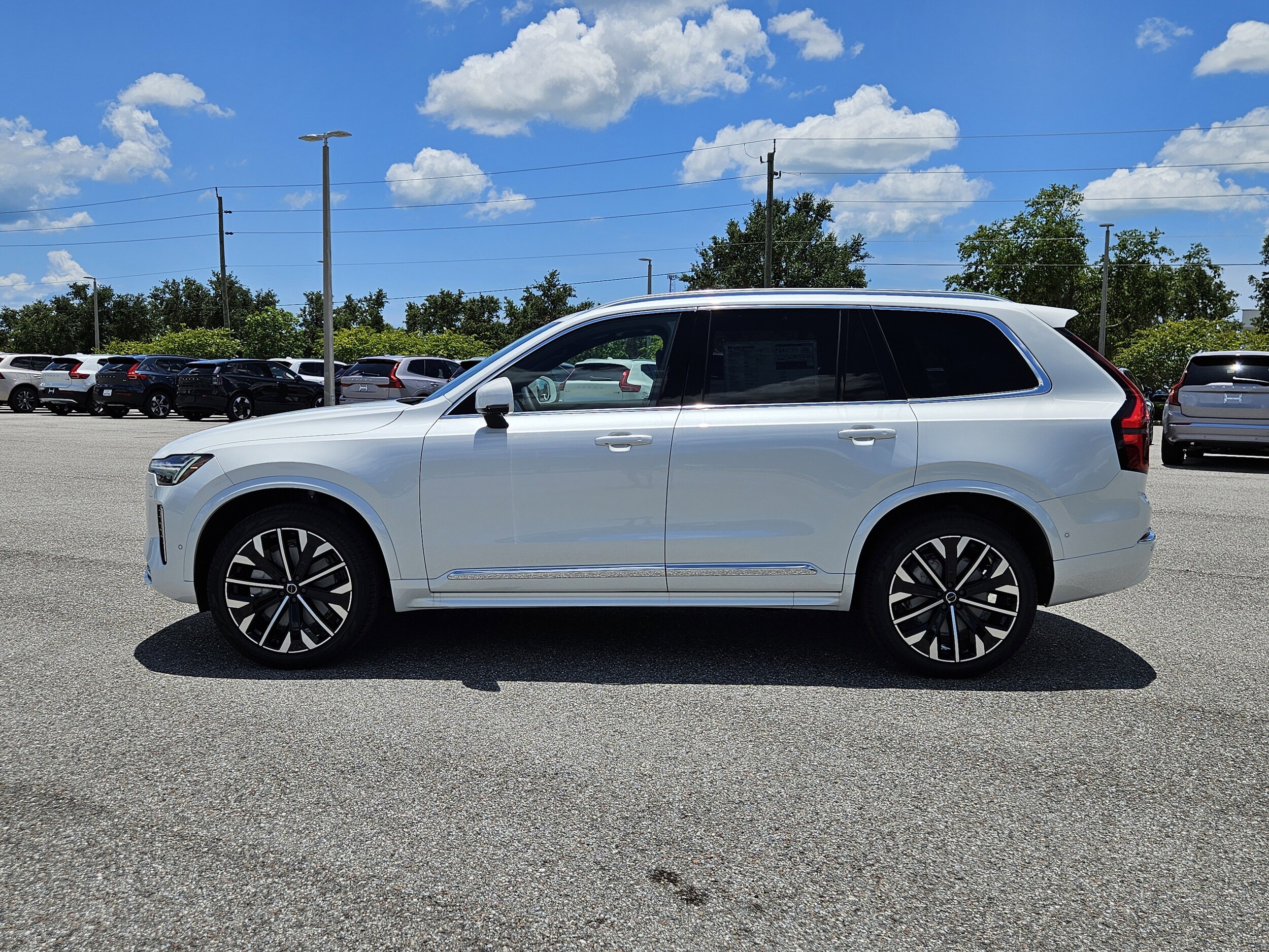 2026 Volvo XC90 Plus photo 3