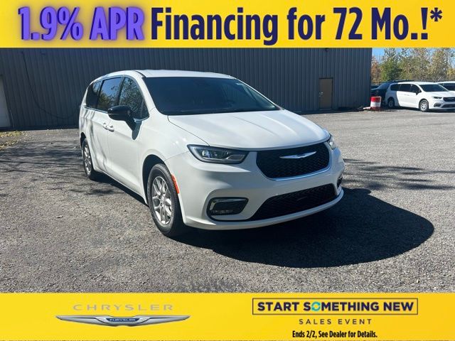 2026 Chrysler Pacifica Select's photo