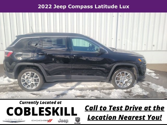 2022 Jeep Compass Latitude Lux photo 3