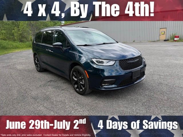 2023 Chrysler Pacifica Touring L AWD's photo