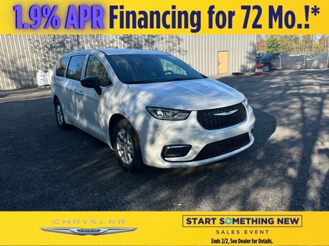 2026 Chrysler Pacifica Select's photo