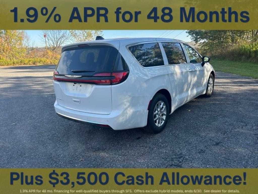 New 2026 Chrysler Pacifica Select Passenger Van