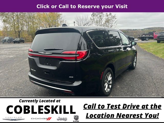 2026 Chrysler Pacifica photo 4