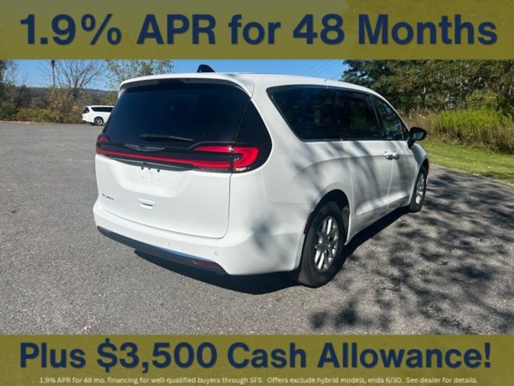 New 2026 Chrysler Pacifica Select Passenger Van