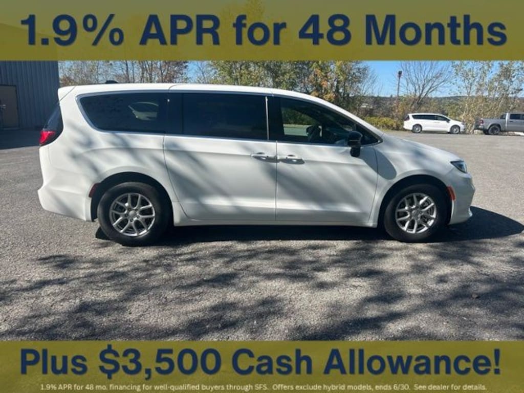 New 2026 Chrysler Pacifica Select Passenger Van