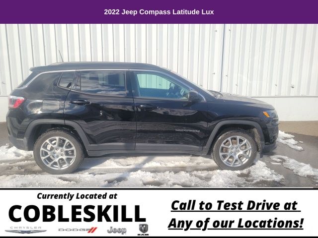2022 Jeep Compass Latitude Lux photo 2
