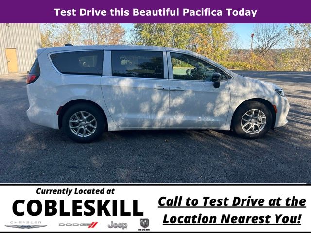 2026 Chrysler Pacifica photo 3