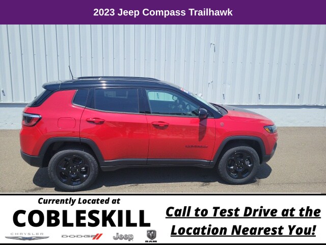 2023 Jeep Compass Trailhawk photo 3