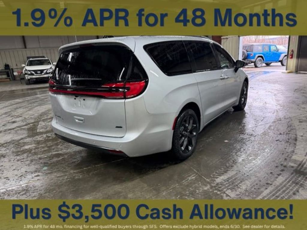 New 2026 Chrysler Pacifica Select Passenger Van