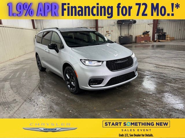 2026 Chrysler Pacifica Select's photo