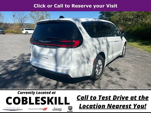 2026 Chrysler Pacifica photo 4
