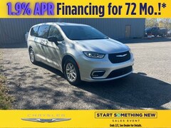 2026 Chrysler Pacifica Select Passenger Van