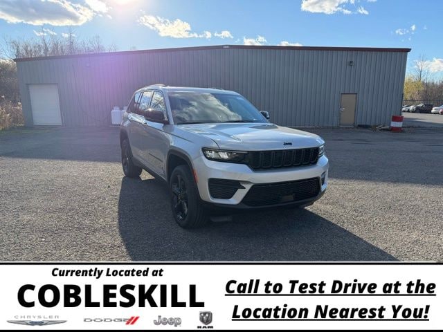 2025 Jeep Grand Cherokee Altitude's photo